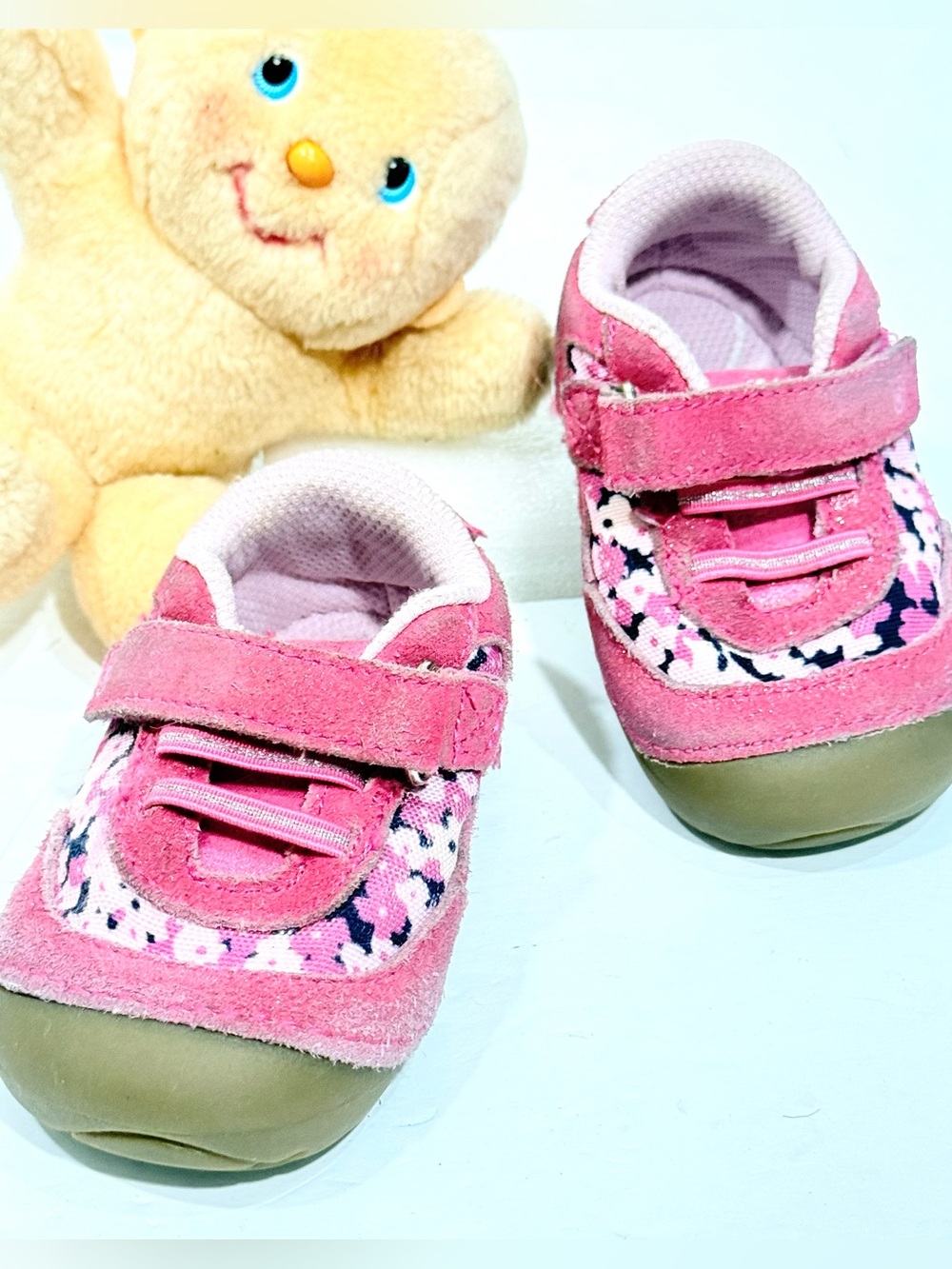 Stride Rite SM Jazzy Pink Suede & Floral  Sneakers Hook & Loop Strap Sz 4.5 Shoe